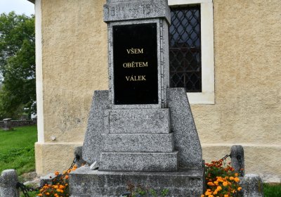 Úhošťany u kostela, Omnium, 2020
