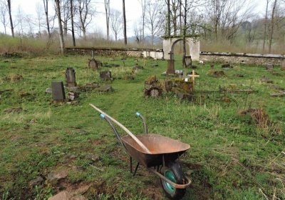 Fotografie z obnovy hřbitova - Ornitologický Klub Holýšov, Schröpfer Libor, 2016