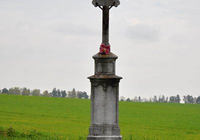 Kříž u hřbitova Matějovice, Omnium, 2017