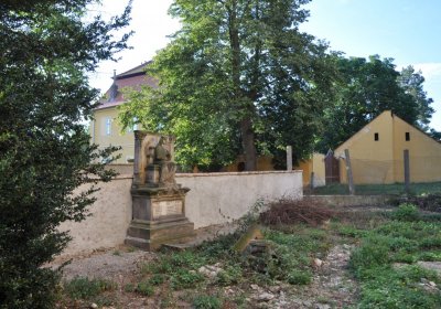 Dolánky nad Ohří u kostela, Omnium, 2020