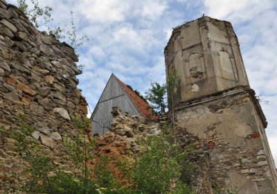 Fotografie hřbitova při probíhající rekonstrukci, Omnium, 2016