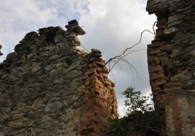 Fotografie hřbitova při probíhající rekonstrukci, Omnium, 2016