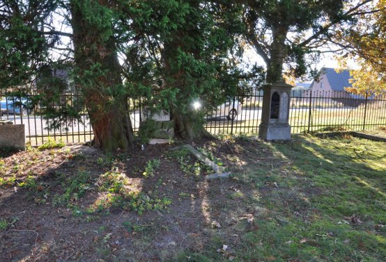 Hřbitov a náhrobky v roce 2021, O.C., 2021