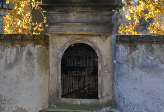 Hřbitov a náhrobky v roce 2021, O.C., 2021