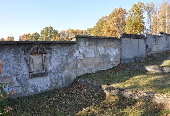 Hřbitov a náhrobky v roce 2021, O.C., 2021