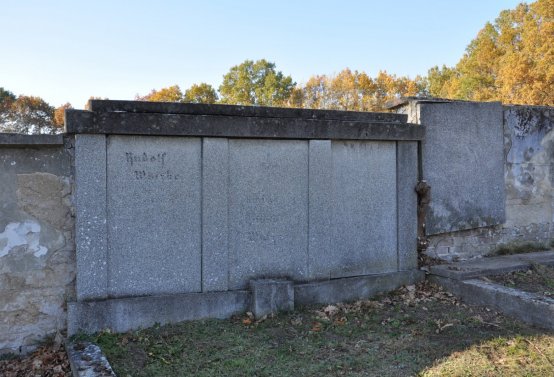 Hřbitov a náhrobky v roce 2021, O.C., 2021