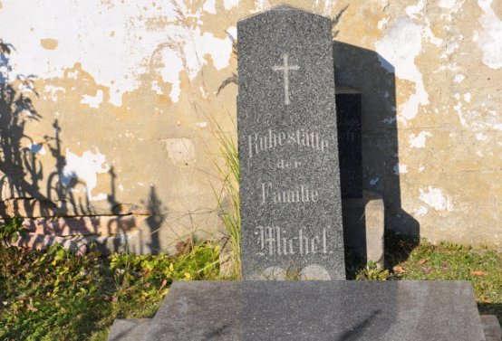 Hřbitov a náhrobky v roce 2021, O.C., 2021