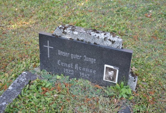 Hřbitov a náhrobky v roce 2021, O.C., 2021