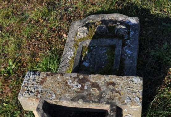 Hřbitov a náhrobky v roce 2021, O.C., 2021