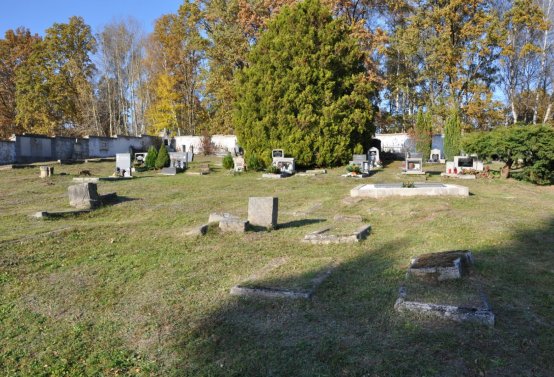 Hřbitov a náhrobky v roce 2021, O.C., 2021