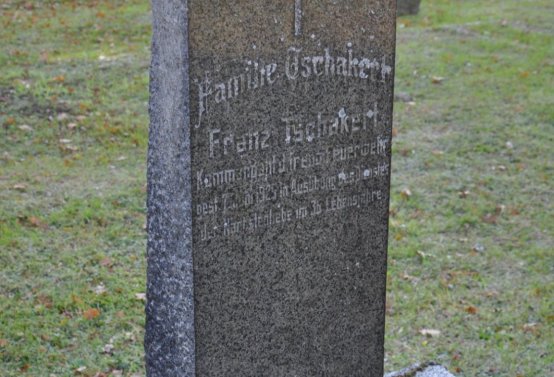 Hřbitov a náhrobky v roce 2021, O.C., 2021