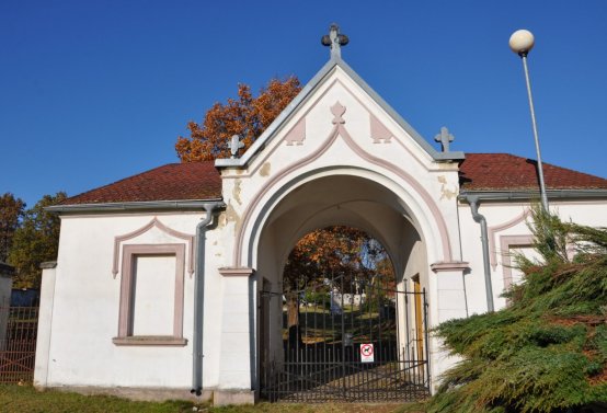 Hřbitov a náhrobky v roce 2021, O.C., 2021