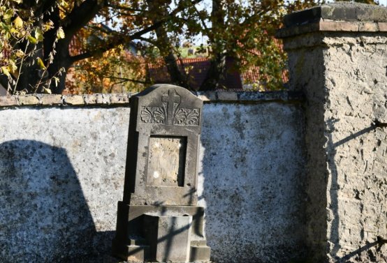 Hřbitov a náhrobky v roce 2021, O.C., 2021