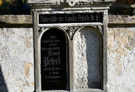 Hřbitov a náhrobky v roce 2021, O.C., 2021