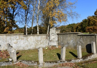 Hřbitov a náhrobky v roce 2021, O.C., 2021