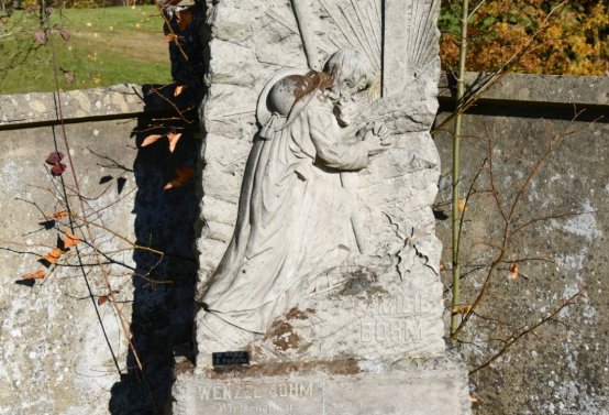 Hřbitov a náhrobky v roce 2021, O.C., 2021