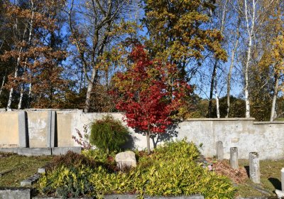 Hřbitov a náhrobky v roce 2021, O.C., 2021