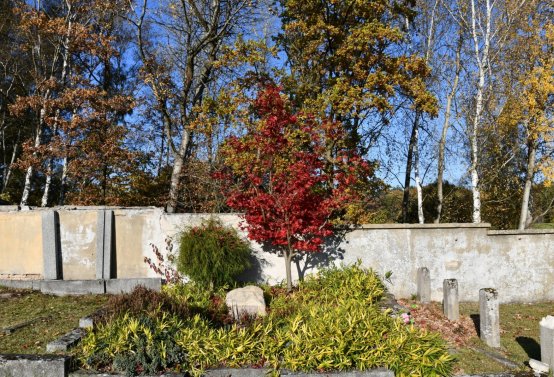 Hřbitov a náhrobky v roce 2021, O.C., 2021