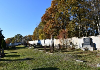 Hřbitov a náhrobky v roce 2021, O.C., 2021