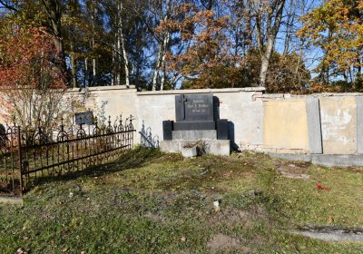 Hřbitov a náhrobky v roce 2021, O.C., 2021