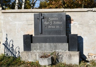 Hřbitov a náhrobky v roce 2021, O.C., 2021