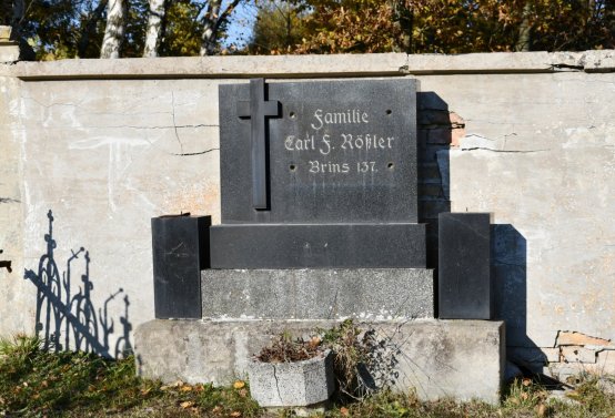 Hřbitov a náhrobky v roce 2021, O.C., 2021