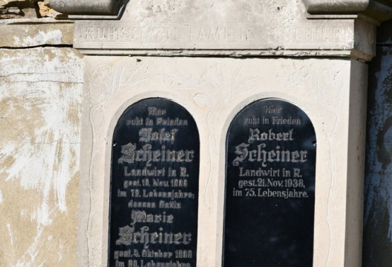 Hřbitov a náhrobky v roce 2021, O.C., 2021