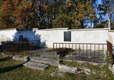 Hřbitov a náhrobky v roce 2021, O.C., 2021