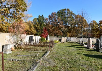 Hřbitov a náhrobky v roce 2021, O.C., 2021