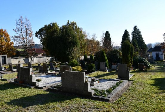 Hřbitov a náhrobky v roce 2021, O.C., 2021