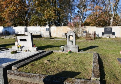 Hřbitov a náhrobky v roce 2021, O.C., 2021