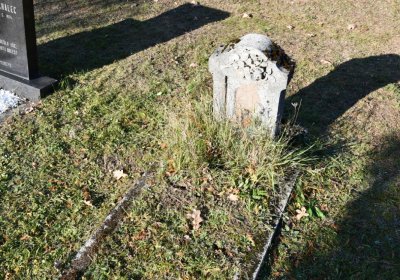 Hřbitov a náhrobky v roce 2021, O.C., 2021