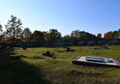 Hřbitov a náhrobky v roce 2021, O.C., 2021