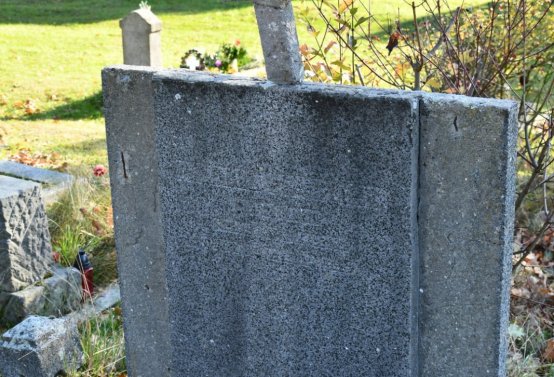 Hřbitov a náhrobky v roce 2021, O.C., 2021