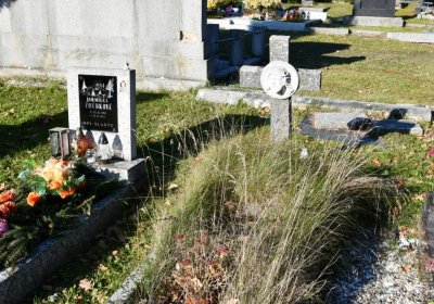 Hřbitov a náhrobky v roce 2021, O.C., 2021