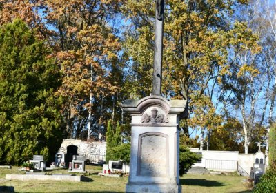 Hřbitov a náhrobky v roce 2021, O.C., 2021