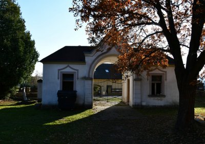 Hřbitov a náhrobky v roce 2021, O.C., 2021