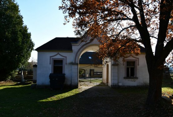 Hřbitov a náhrobky v roce 2021, O.C., 2021