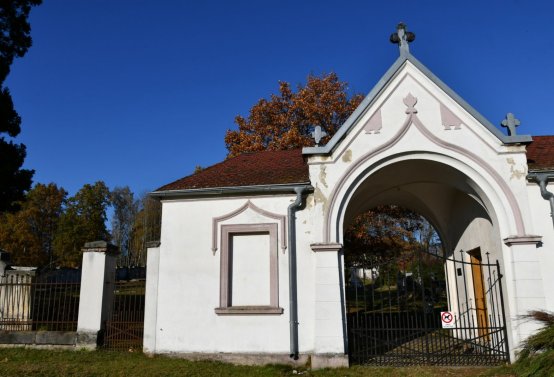 Hřbitov a náhrobky v roce 2021, O.C., 2021