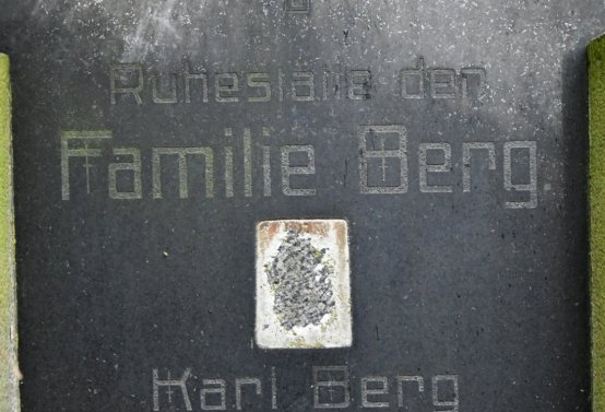 O.N., 2022