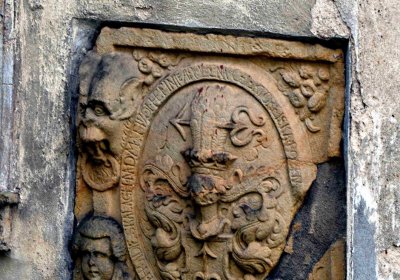 Věnek Skoch z rodu Čertorejských pojal za manželku Apolénu Sedlnickou z Choltic (v červeném štítu nosili znamení zvané odřivous). (T.Tyl), Šimůnek Tomáš, 2016